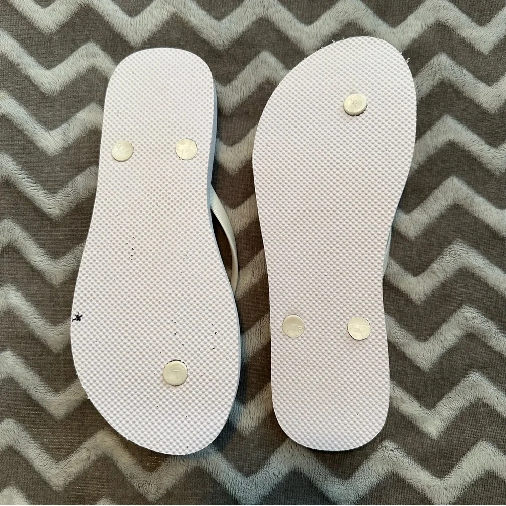 Lilly Pulitzer | Pinchers Picnic Flip Flops | Size 7/8 - Picture 3 of 3